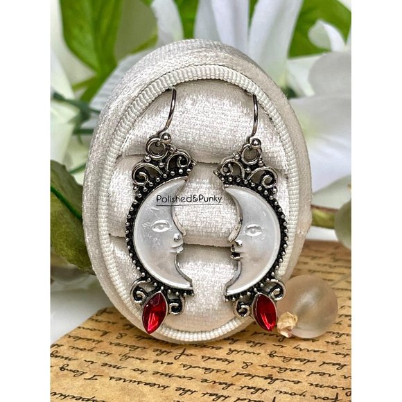 White Smiling Moon Earrings ~  Crescent Earrings ~ Moon Earrings ~ in gift box - Picture 1 of 3